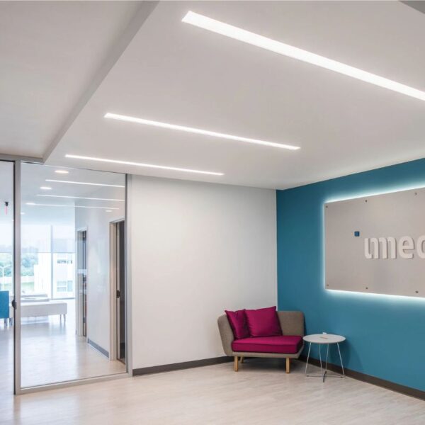 Iluminação LED linear embutida sem moldura