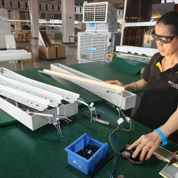 Architectural linear lighting quality verification