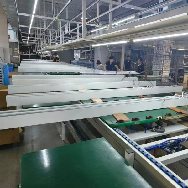Architectural linear light manufacturing detail